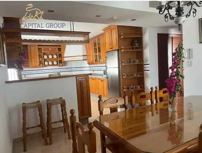 Cuina de Casa adosada en venda en Córdoba amb Aire condicionat, Calefacció i Jardí privat