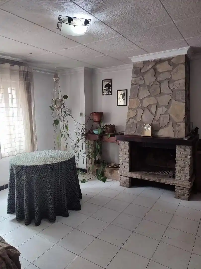 Sala d'estar de Casa adosada en venda en Chella amb Aire condicionat, Traster i Balcó