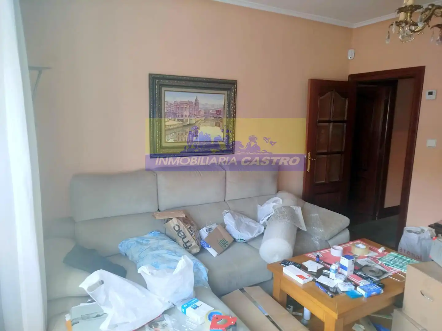 Sala de estar de Piso en venta en Castro-Urdiales con Calefacción, Trastero y Amueblado
