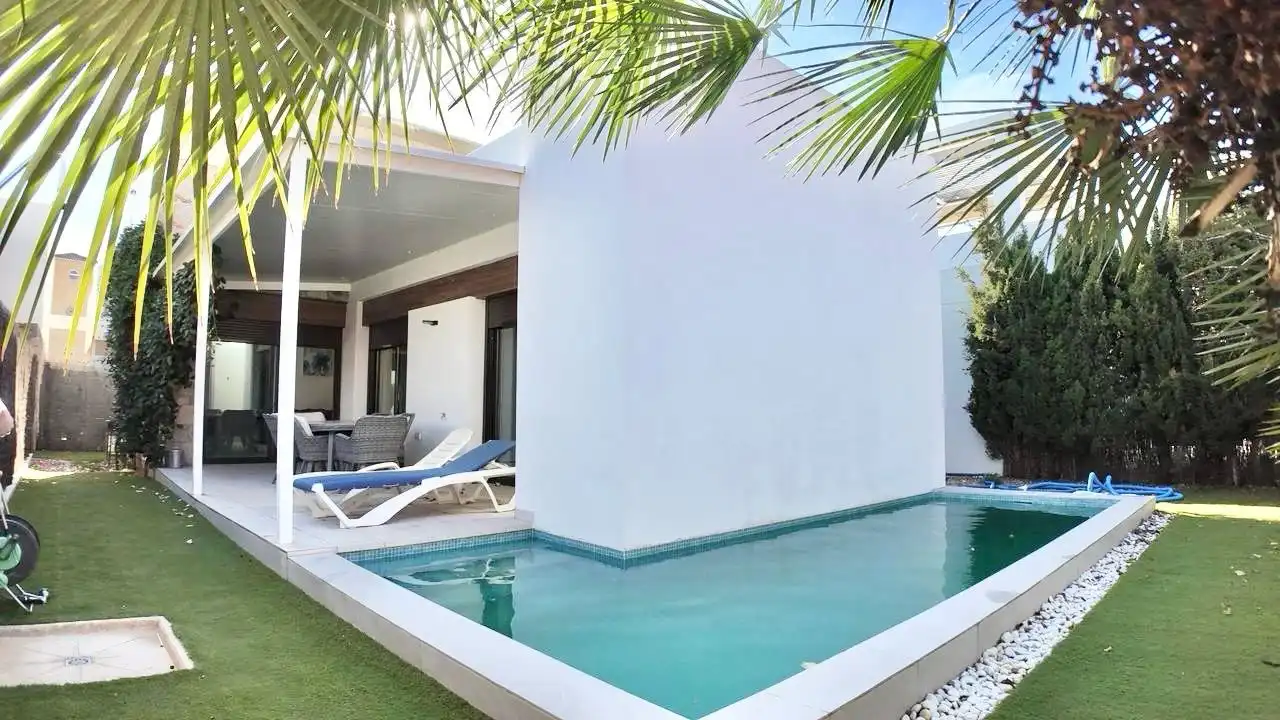 Piscina de Casa o chalet de alquiler en Orihuela con Aire acondicionado, Calefacción y Jardín privado