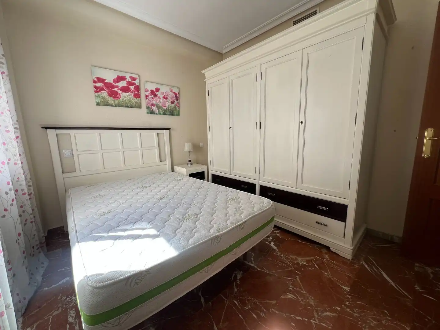 Habitación de Apartamento de alquiler en Badajoz con Amueblado