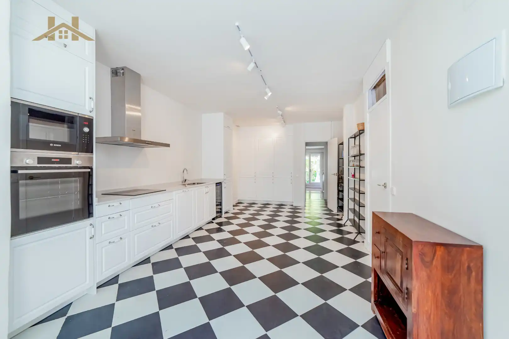 Cocina de Casa adosada en venta en Las Rozas de Madrid con Aire acondicionado, Calefacción y Jardín privado
