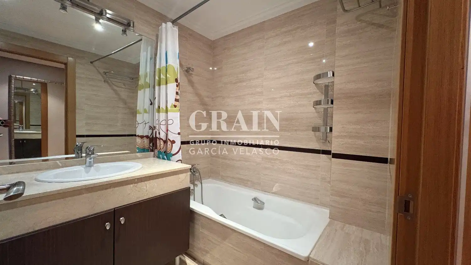 Baño de Piso en venta en Albacete con Calefacción, Trastero y Piscina