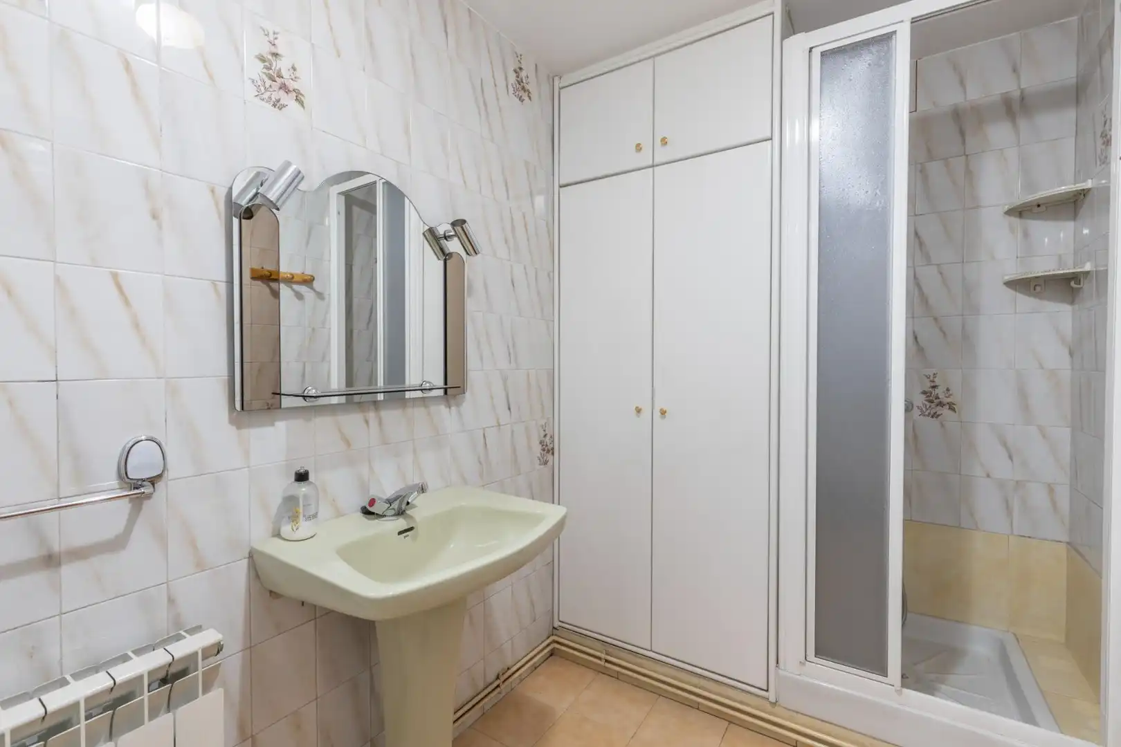 Bathroom of Flat for sale in Granada  with Air Conditioner, Terrace and Balcony