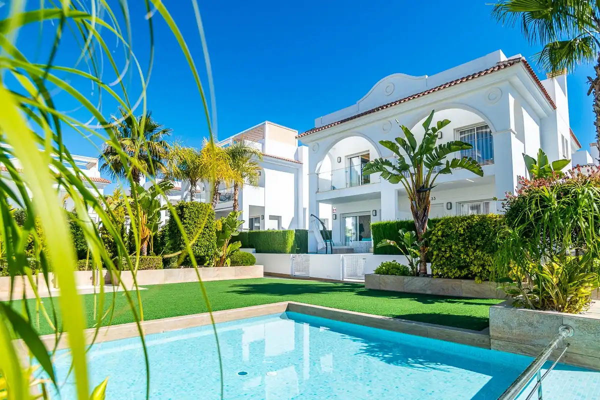 Vista exterior de Casa o chalet en venta en Rojales con Aire acondicionado, Terraza y Piscina