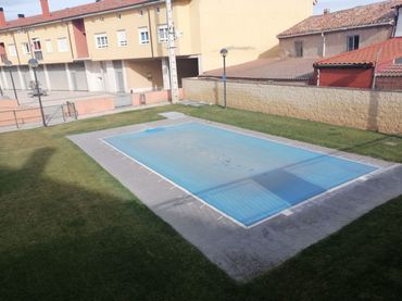 Casa amb piscina en venda a Calle Novillo 1