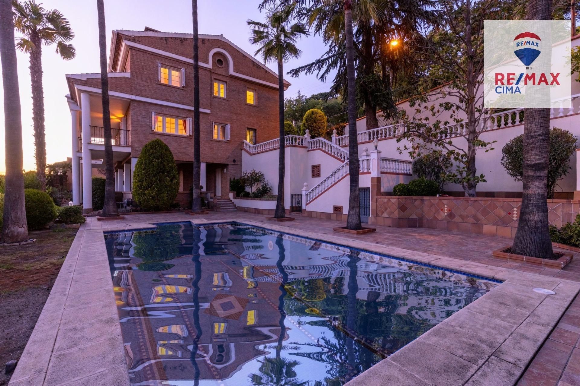 Piscina de Casa o xalet en venda en  Granada Capital amb Aire condicionat, Jardí privat i Terrassa