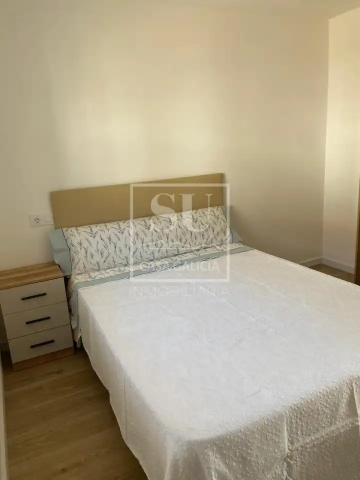 Schlafzimmer von Wohnung zur Miete in Baiona mit Klimaanlage, Heizung und Möbliert