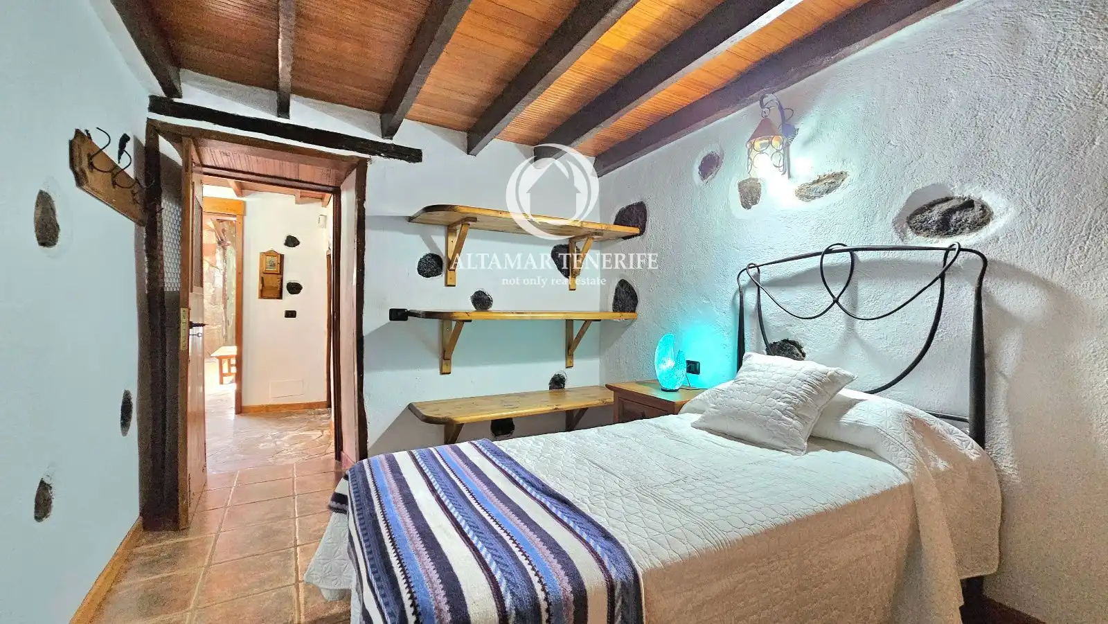 Habitación de Casa adosada en venta en Santiago del Teide con Terraza, Trastero y Amueblado