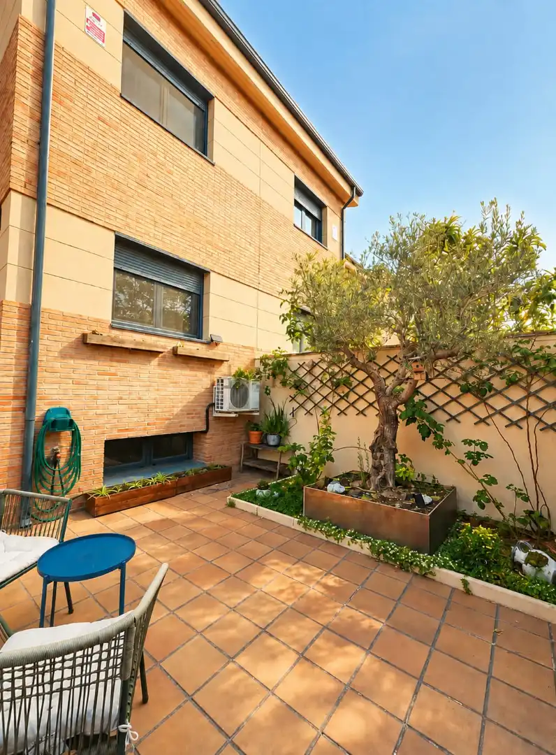 Terrassa de Casa o xalet en venda en Navalcarnero amb Calefacció, Jardí privat i Piscina comunitària