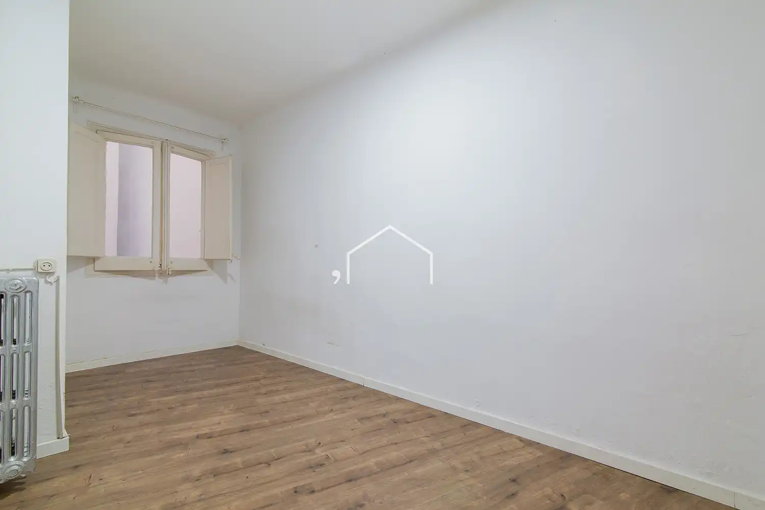 Schlafzimmer von Wohnung zum Verkauf in Barcelona mit Heizung, Parkett und Ofen