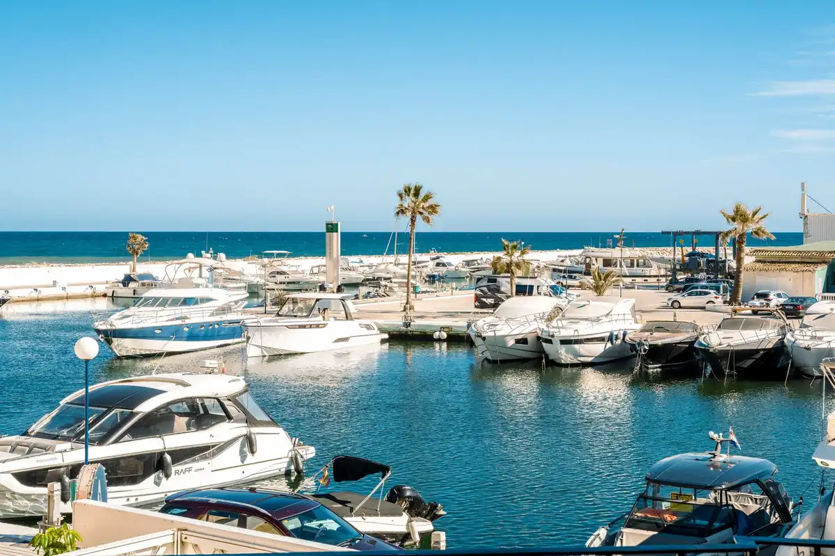 Casa adosada de lloguer en Marbella amb Piscina comunitària