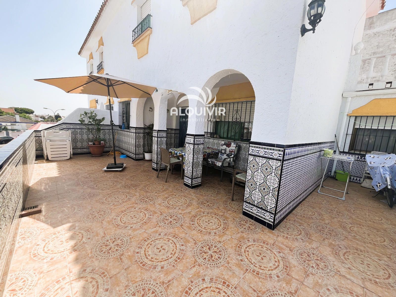 Terrassa de Casa adosada en venda en Almonte amb Terrassa, Traster i Piscina