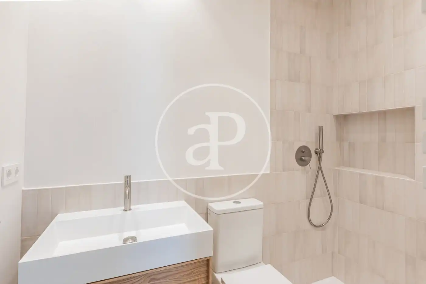 Bany de Pis en venda en Madrid amb Aire condicionat i Calefacció