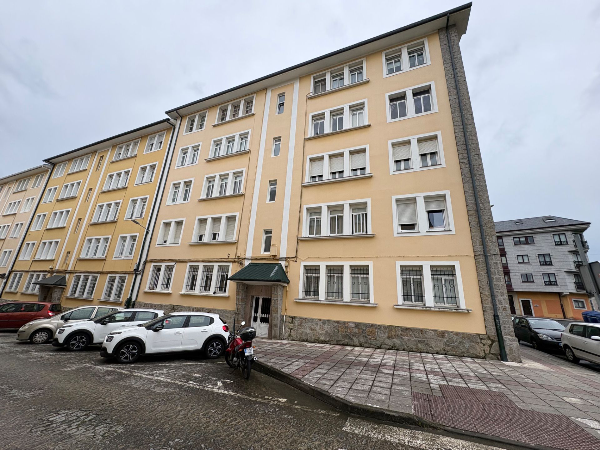 Vista exterior de Pis en venda en Narón