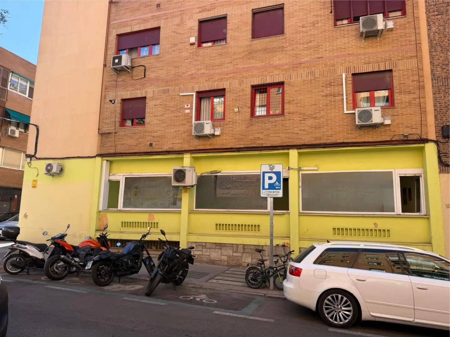 Aparcament de Local de lloguer en Ciudad Lineal