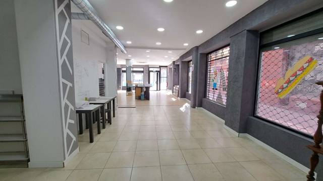 Local comercial en Alquiler en Calle Casto Méndez Núñez en Alfonso