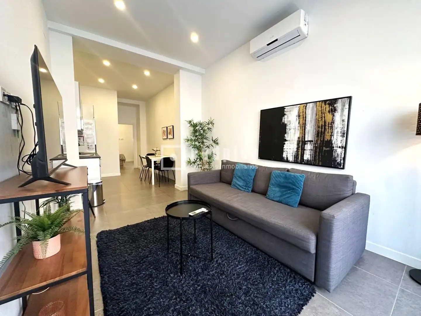 Living room of Flat for sale in Madrid  with Air Conditioner, Heating and Furnished