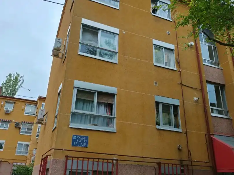 Vista exterior de Piso en venta en San Blas