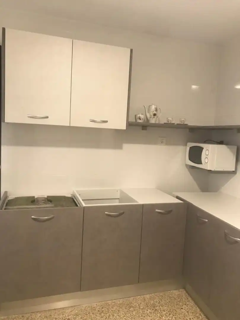 Cuina de Pis de lloguer en Granada amb Calefacció, Terrassa i Moblat