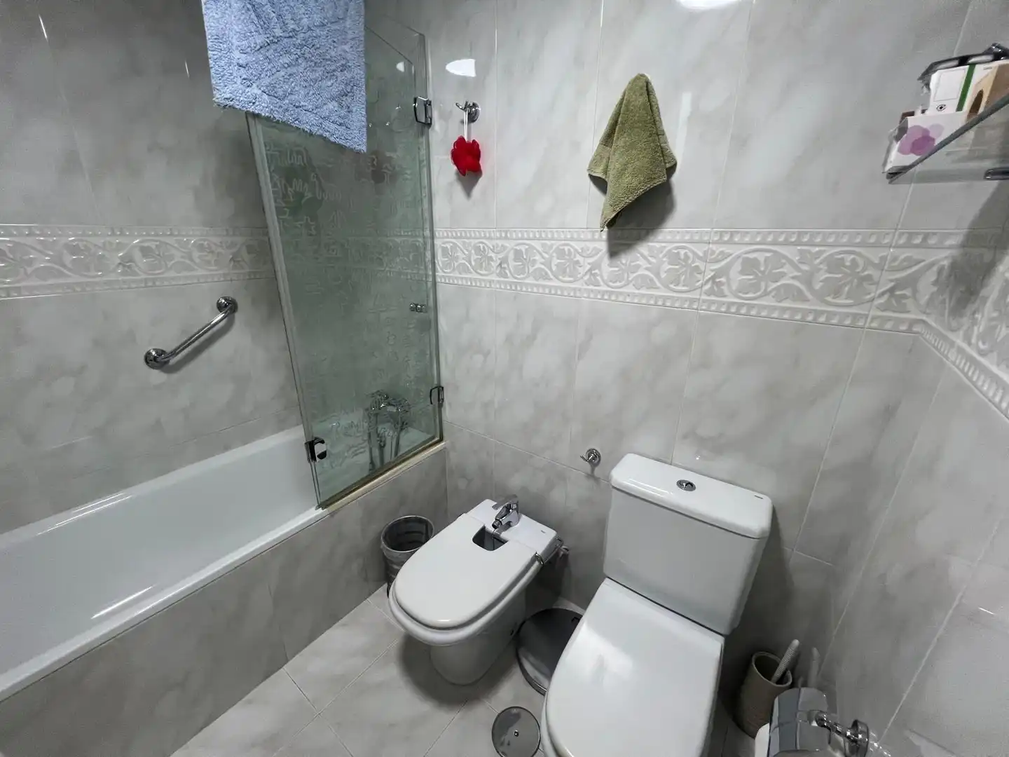 Bathroom of Flat for sale in Málaga  with Air Conditioner, Heating and Community pool