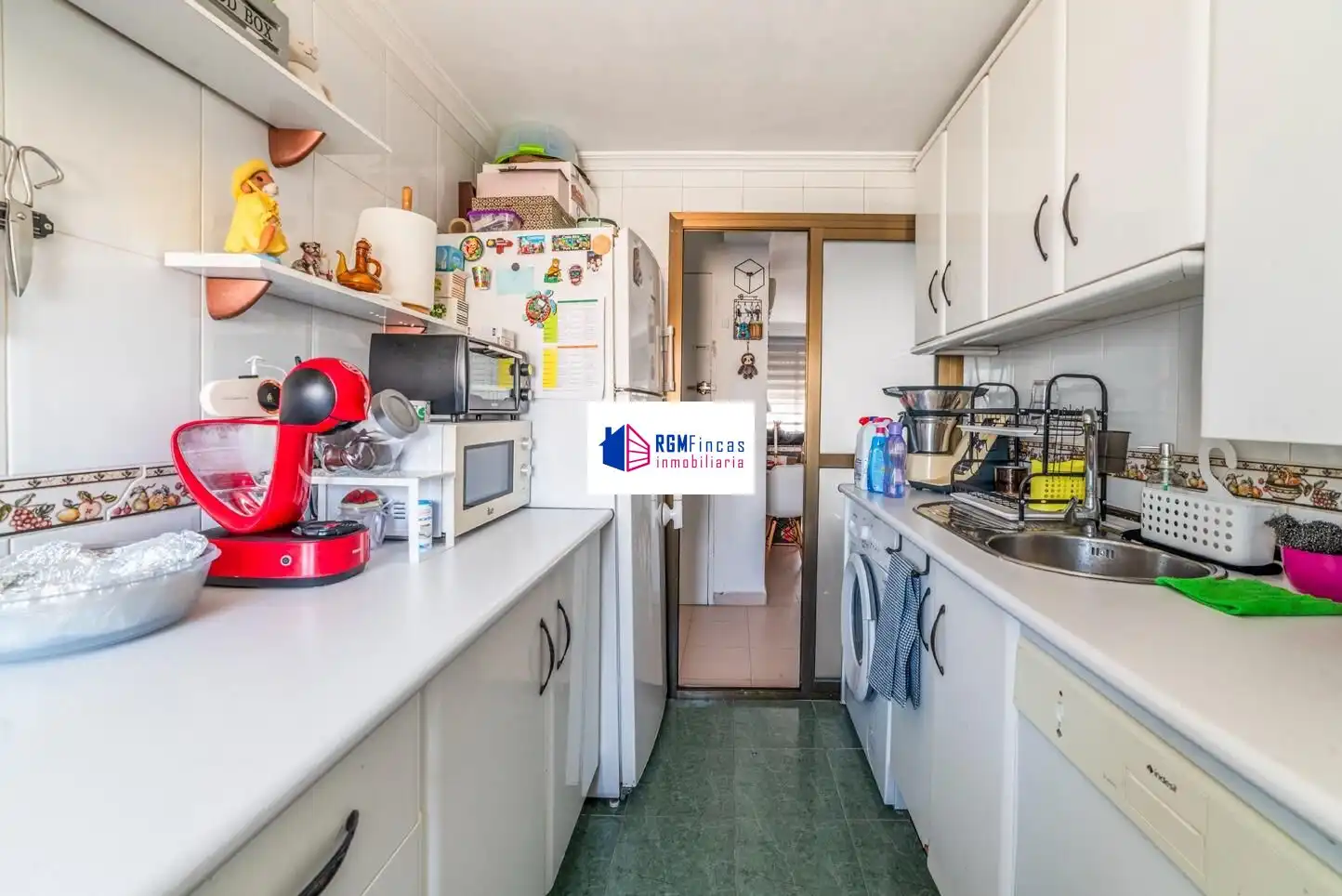 Kitchen of Flat for sale in Sevilla  with Air Conditioner and Storage room