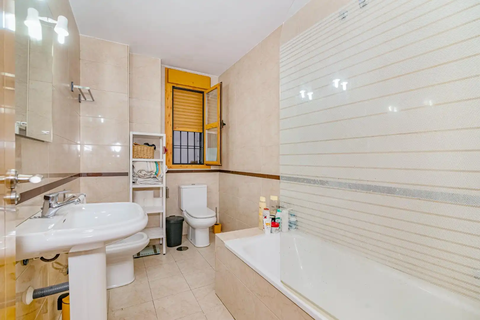Badezimmer von Maisonette zum Verkauf in Granada mit Klimaanlage, Heizung und Möbliert
