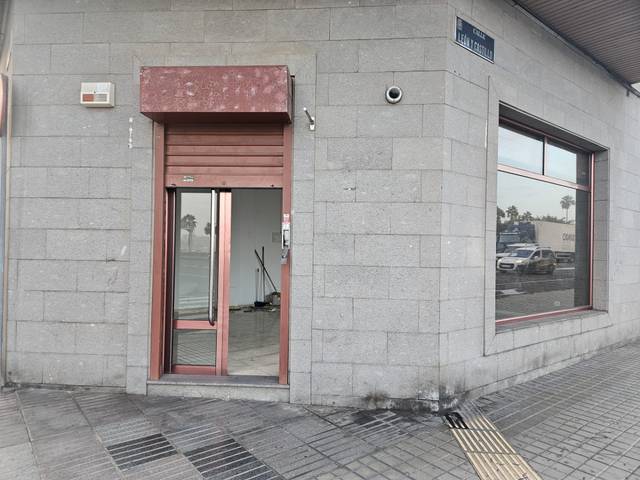 Local comercial en Alquiler en Calle Blasco Ibáñez en Alcaravaneras