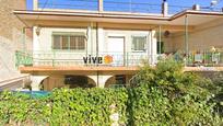 Vista exterior de Casa adosada en venda en San Juan de Aznalfarache amb Terrassa, Traster i Piscina