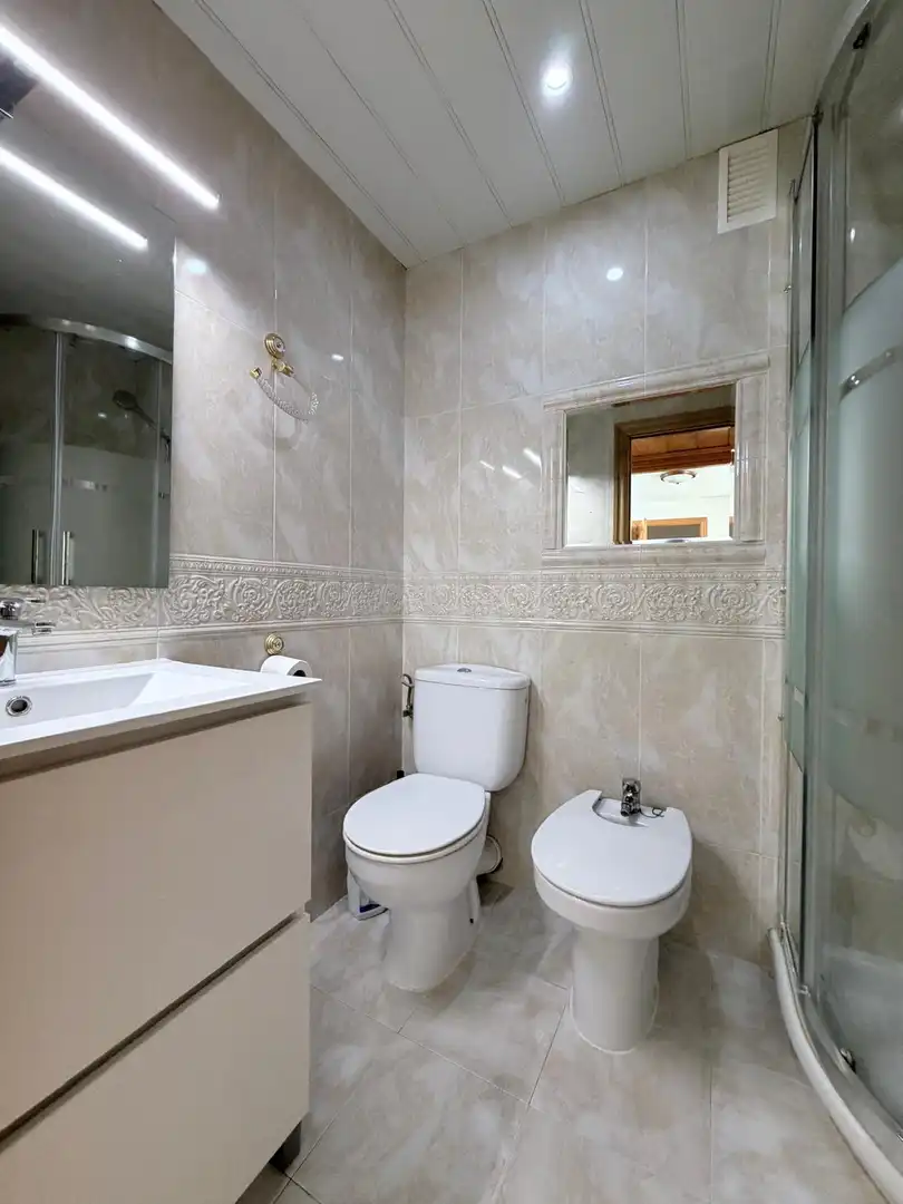Baño de Piso en venta en L'Hospitalet de Llobregat con Calefacción y Balcón