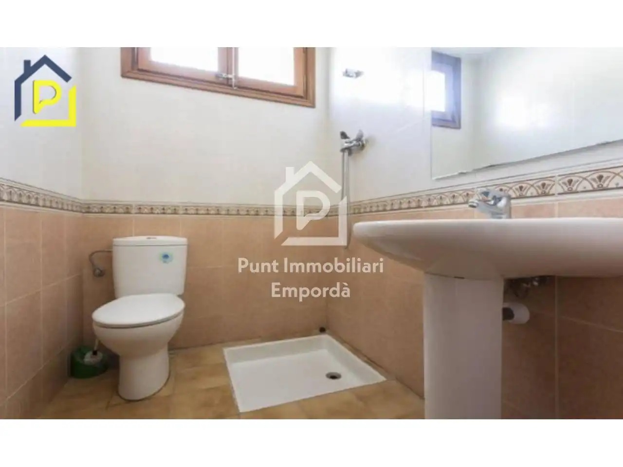 Baño de Casa o chalet en venta en Sant Climent Sescebes con Calefacción, Jardín privado y Terraza