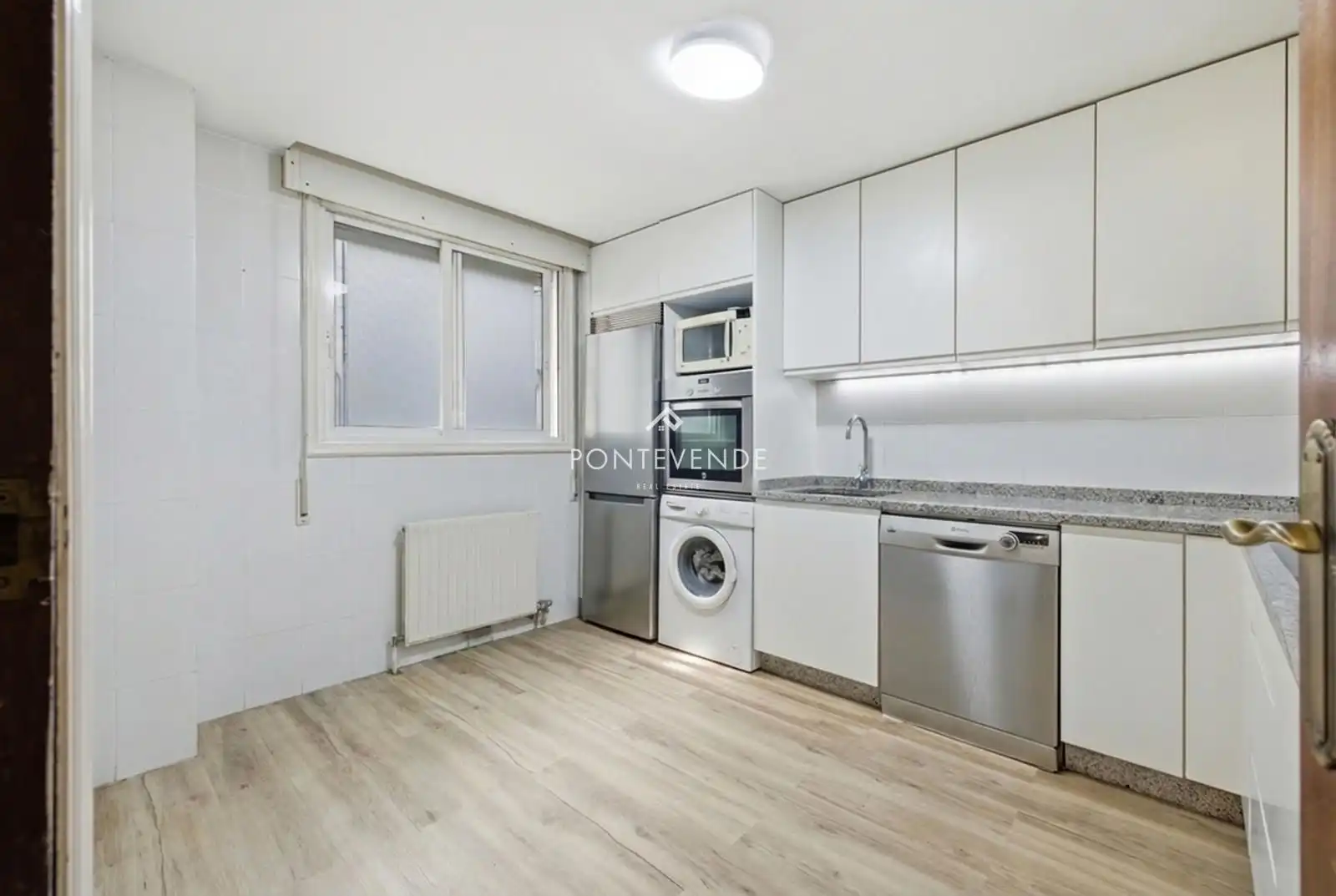 Cocina de Piso en venta en Pontevedra Capital  con Calefacción, Trastero y Amueblado