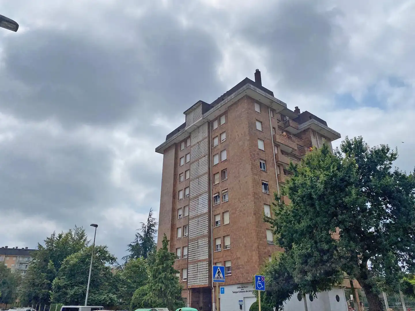 Vista exterior de Pis en venda en Torrelavega  amb Terrassa