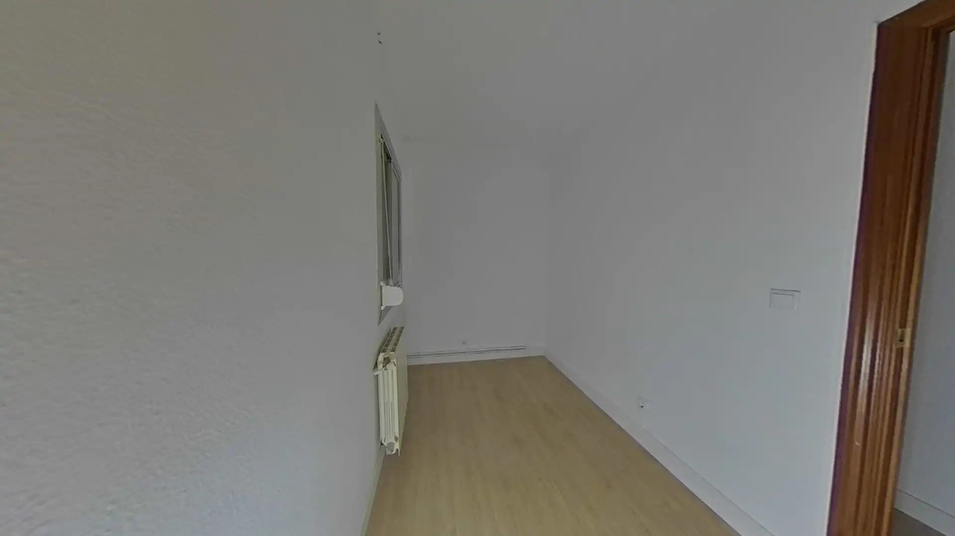 Habitación de Piso en venta en L'Hospitalet de Llobregat con Parquet y Balcón