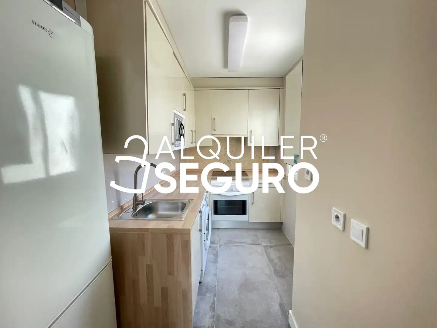 Cuina de Pis de lloguer en Madrid amb Aire condicionat, Calefacció i Terrassa