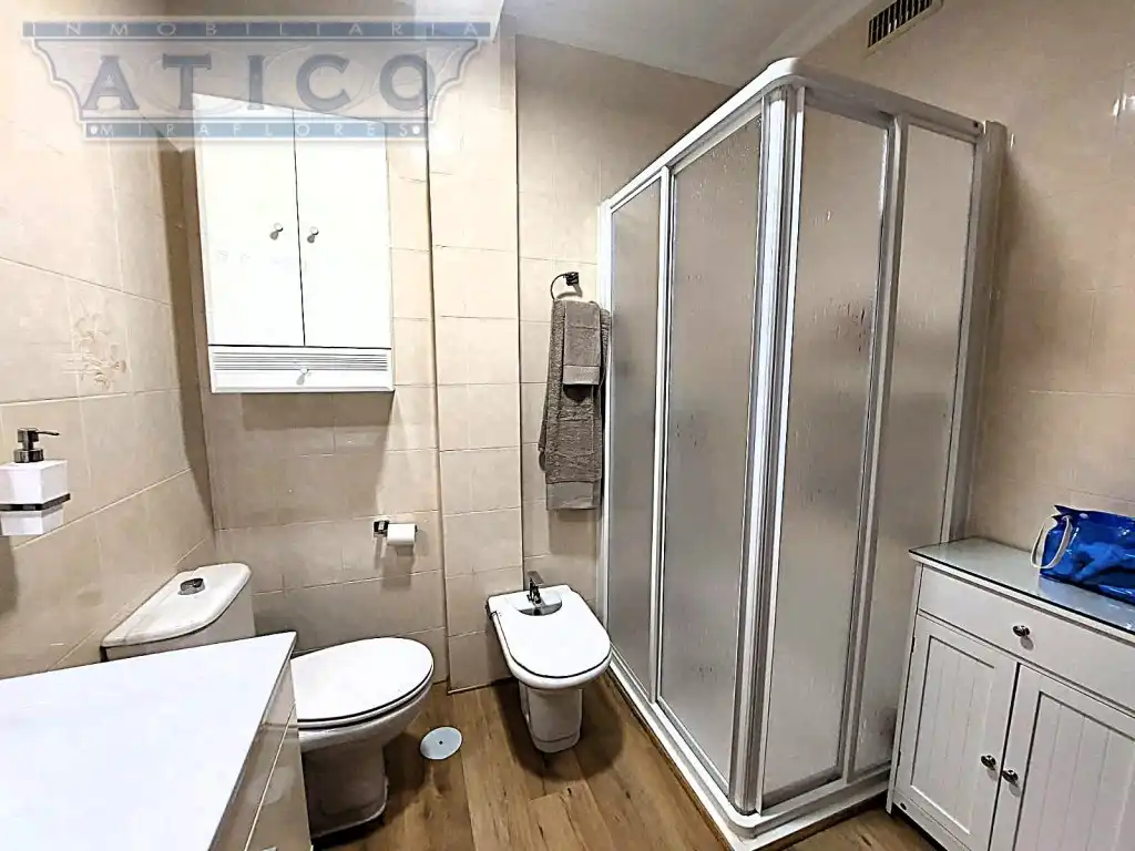 Bathroom of Flat for sale in Sevilla  with Air Conditioner