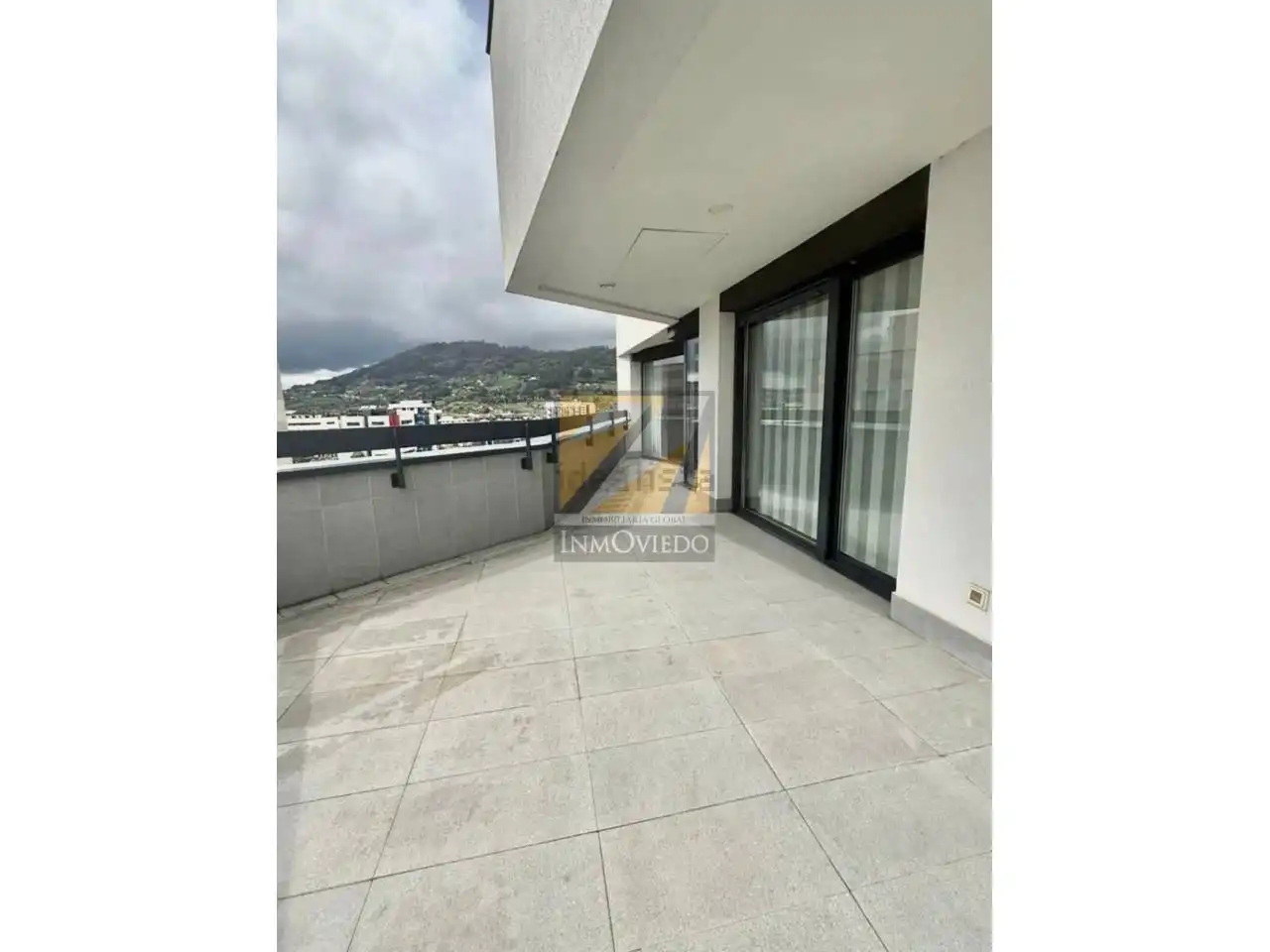 Terraza de Ático de alquiler en Oviedo  con Calefacción, Parquet y Terraza