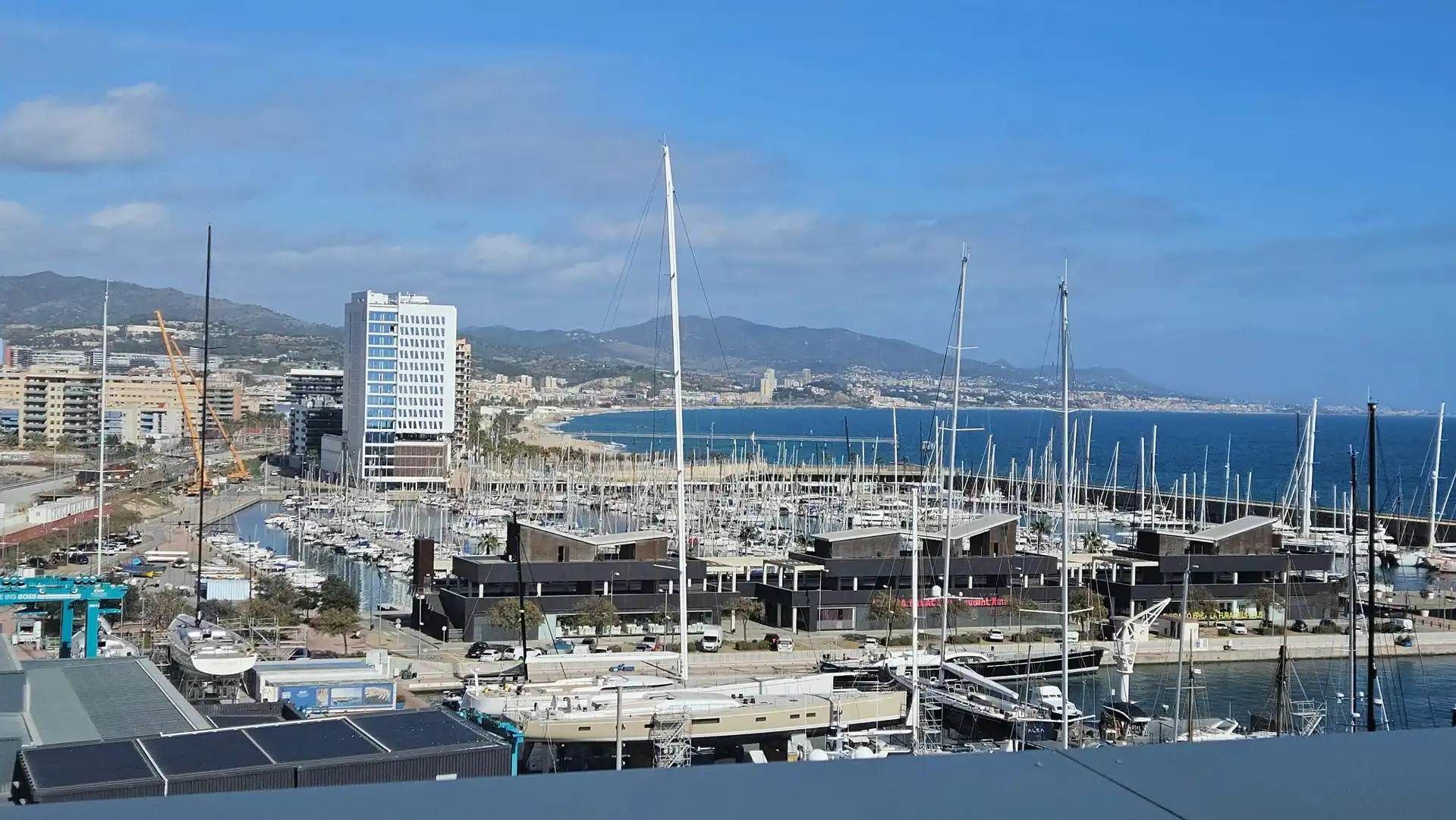 Parkplatz von Wohnung zur Miete in Badalona mit Klimaanlage, Terrasse und Möbliert
