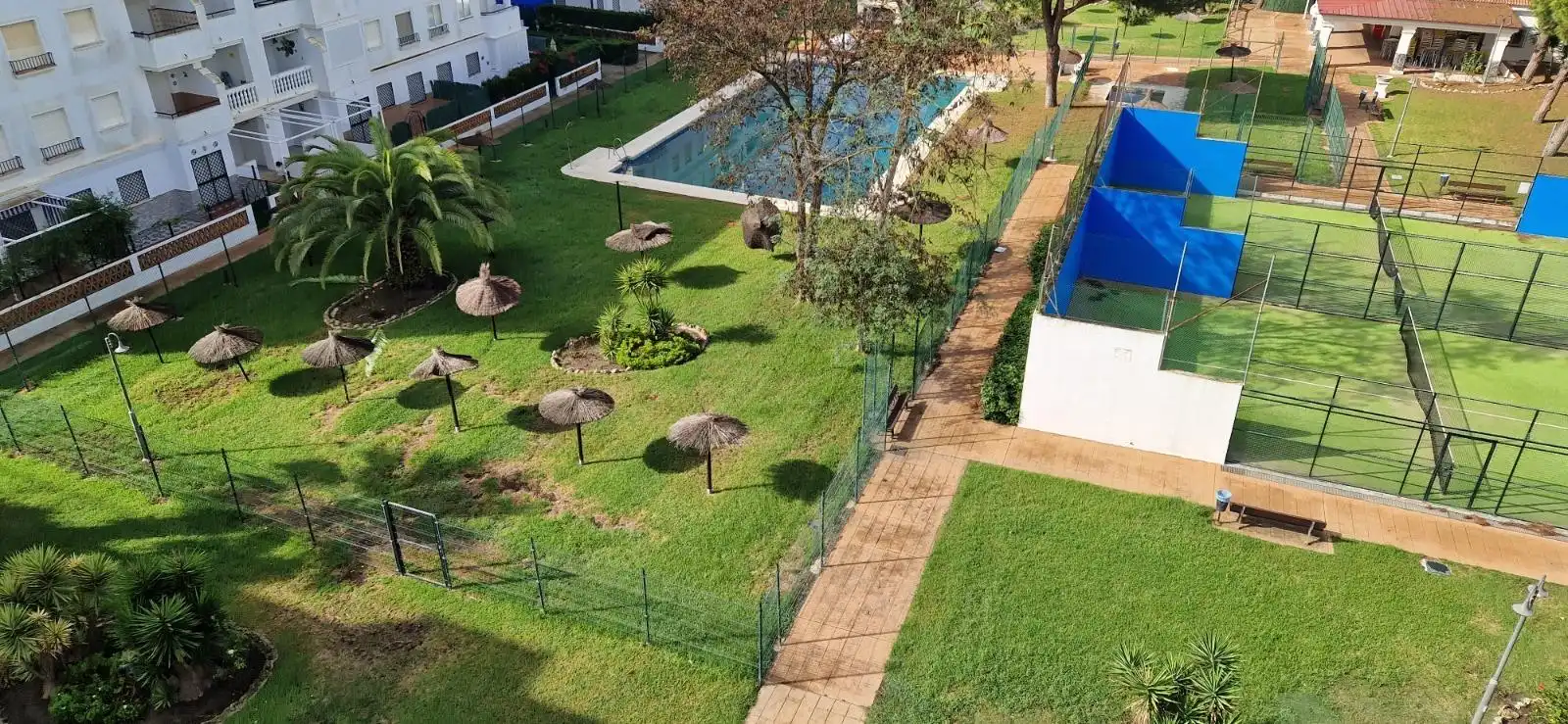 Piscina de Pis en venda en El Portil amb Traster, Moblat i Balcó