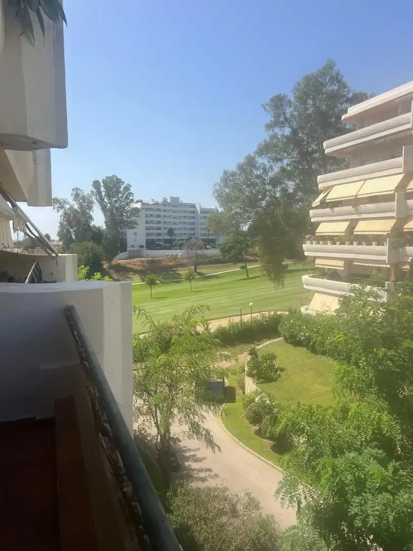 Vista exterior de Apartamento de alquiler en Marbella con Aire acondicionado, Terraza y Trastero