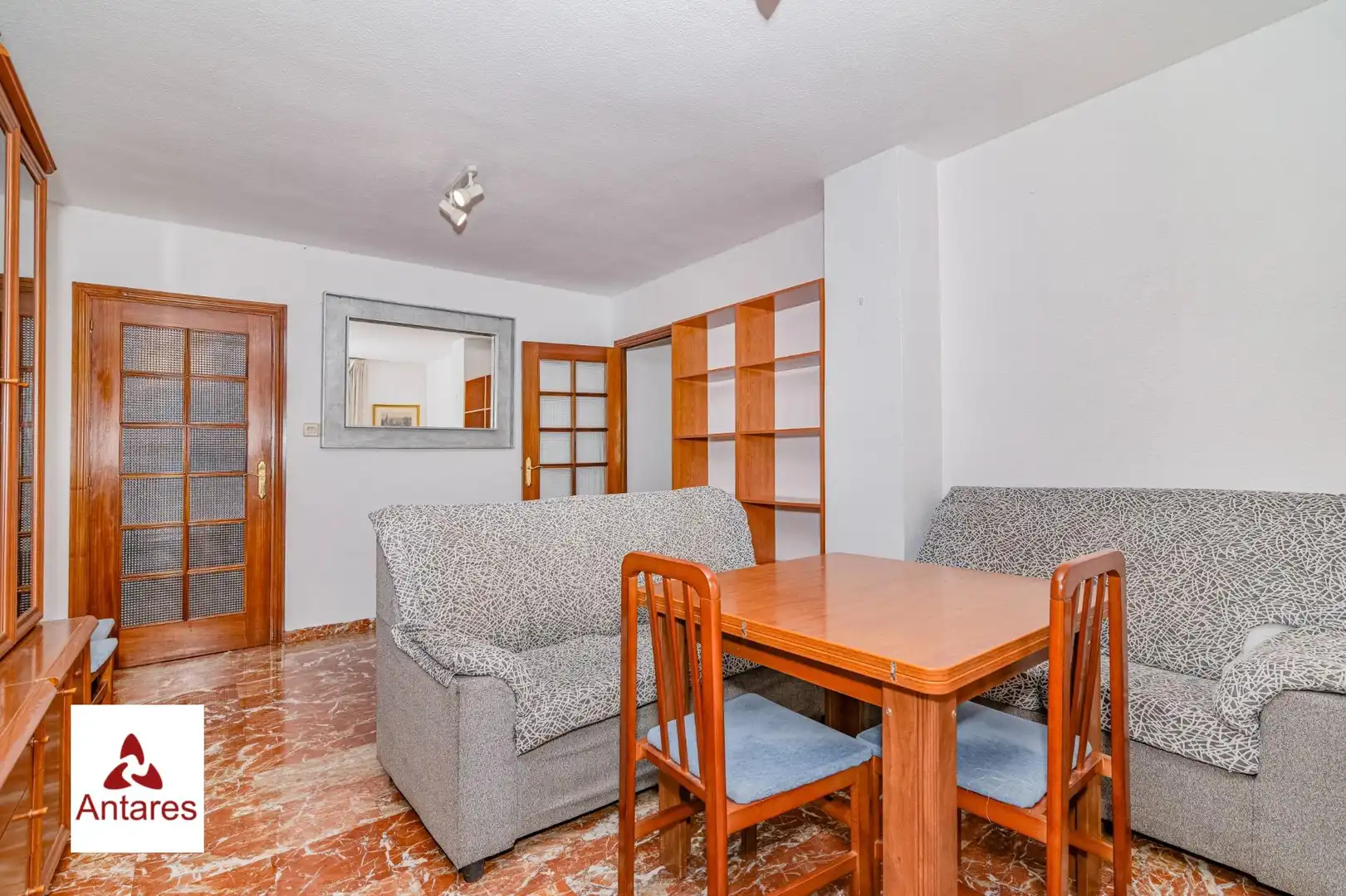 Sala de estar de Piso en venta en Granada con Calefacción y Amueblado