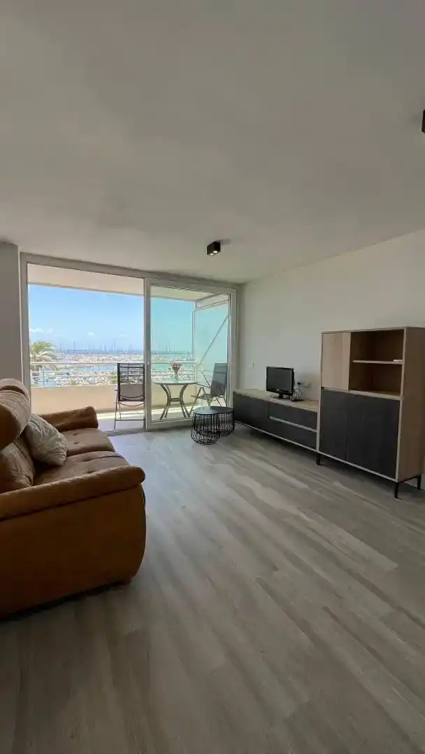 Wohnzimmer von Wohnung zur Miete in Torrevieja mit Klimaanlage und Balkon
