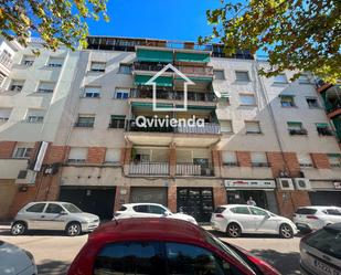 Vista exterior de Àtic en venda en Barberà del Vallès amb Terrassa