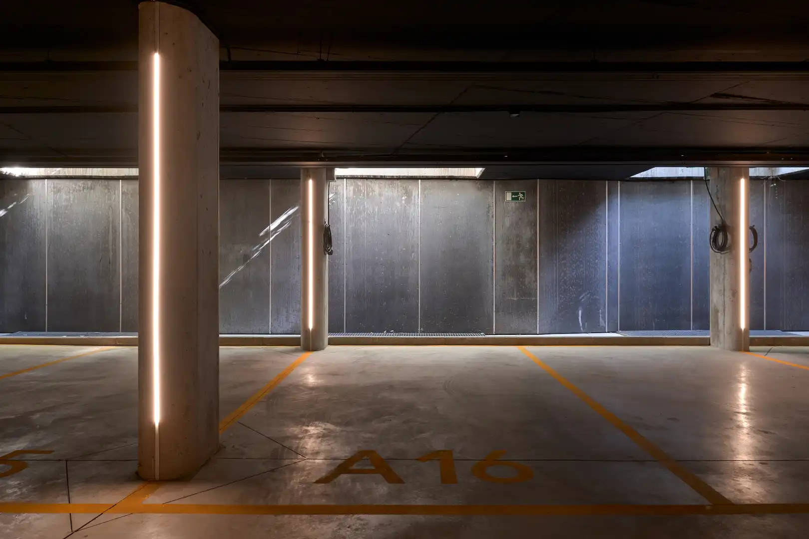 Parking de Ático de alquiler en Madrid con Aire acondicionado, Terraza y Trastero