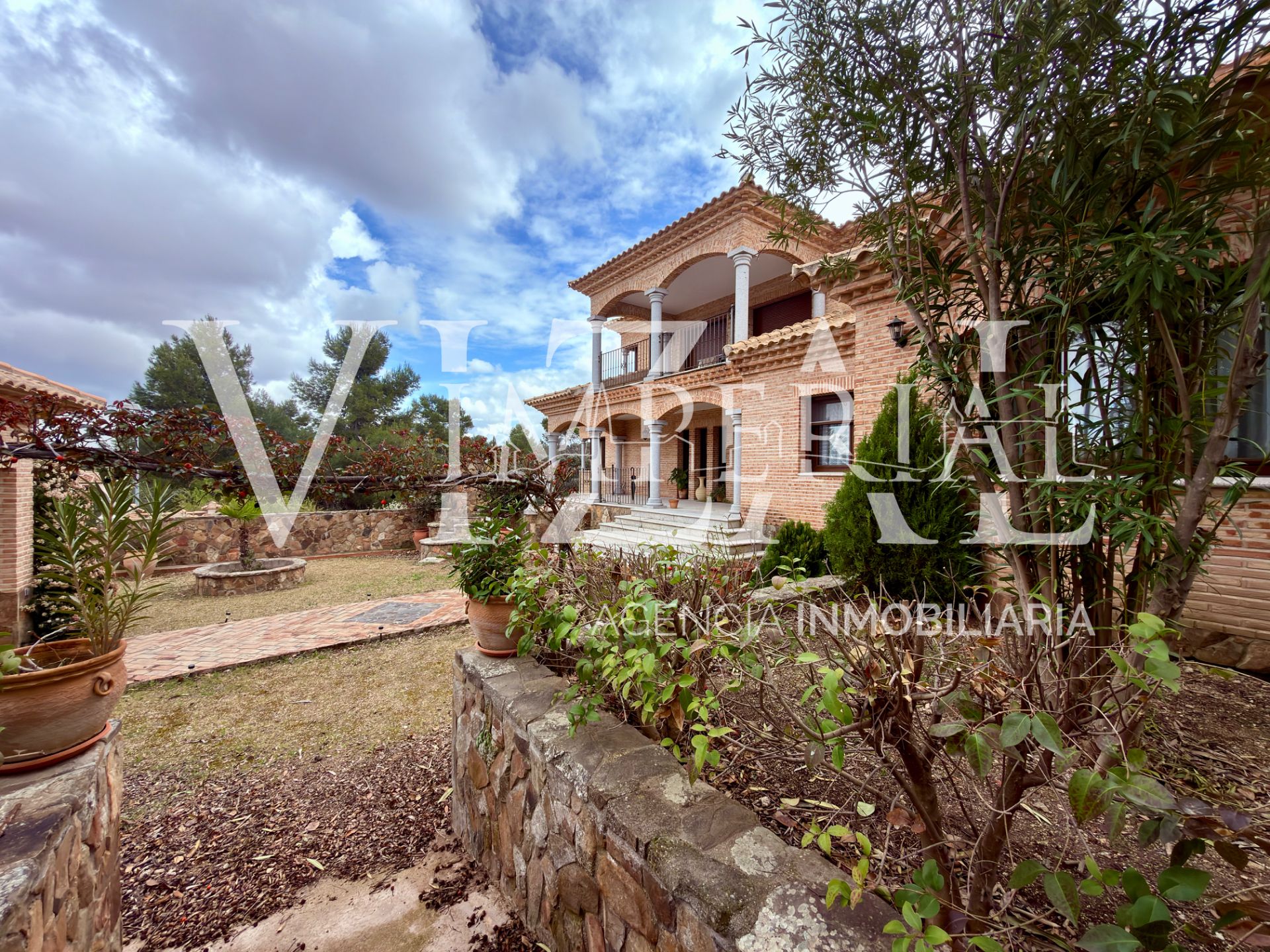 Garden of Houses for sale in  Toledo Capital  with Air Conditioner, Heating and Private garden