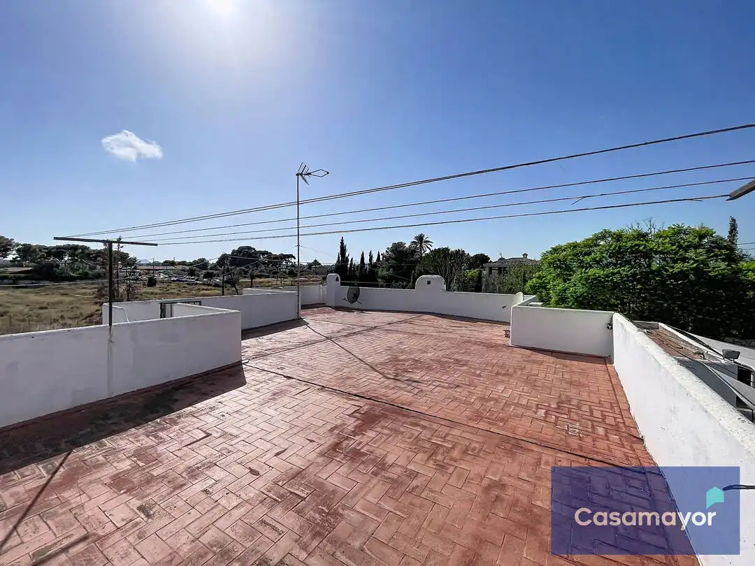 Vista exterior de Casa o xalet en venda en Sant Joan d'Alacant amb Aire condicionat, Jardí privat i Piscina