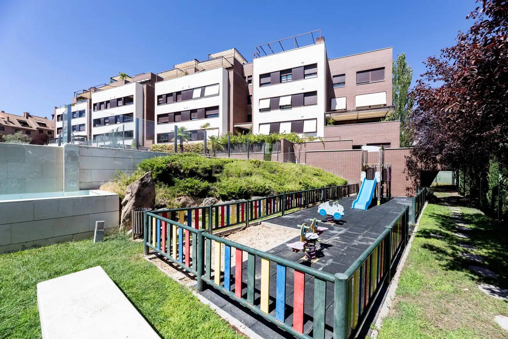 Vista exterior de Pis en venda en Madrid amb Jardí privat, Traster i Piscina