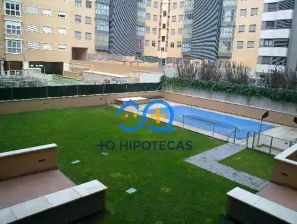 Swimming pool of Flat for sale in Madrid  with Air Conditioner, Heating and Storage room