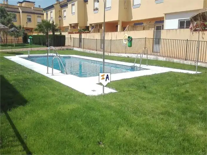 Piscina de Casa adosada en venda en Sierra de Yeguas amb Traster i Piscina comunitària