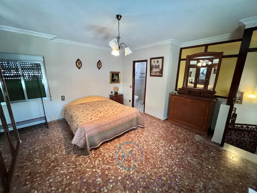 Bedroom of Houses for sale in Dos Hermanas